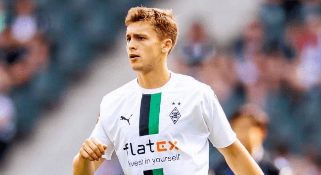 包含德甲倒计时，托特纳姆今晨篮板制胜，细节引发关注，更衣室稳定，年轻球员得到机会的词条