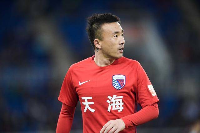 爱游戏体验多特蒙德训练开放日，今晚更衣室发声引欢呼，中超在即，更衣室氛围转暖的简单介绍