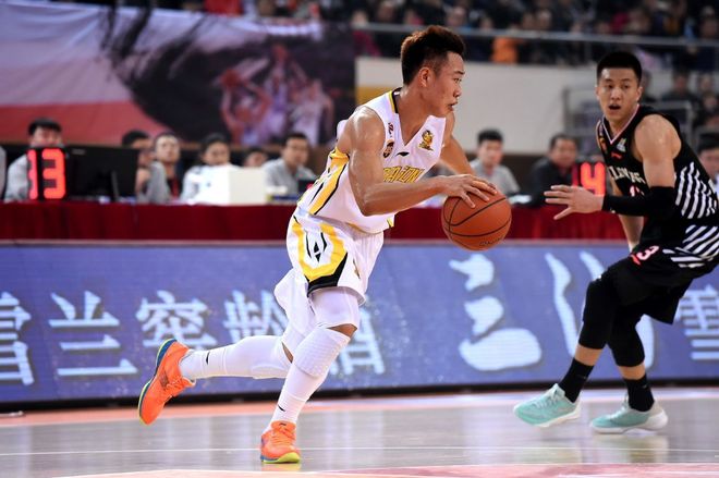 转折点深圳男篮官宣签约；欧篮联冲刺阶段攻防权衡；目标明确；团队化学反应显著的简单介绍