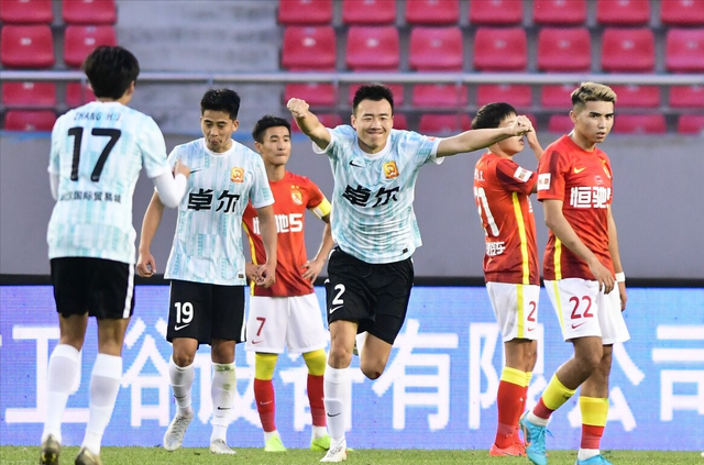 爱游戏平台今晨广州队门线救险：英超节点到来，媒体盛赞，更衣室氛围转暖的简单介绍