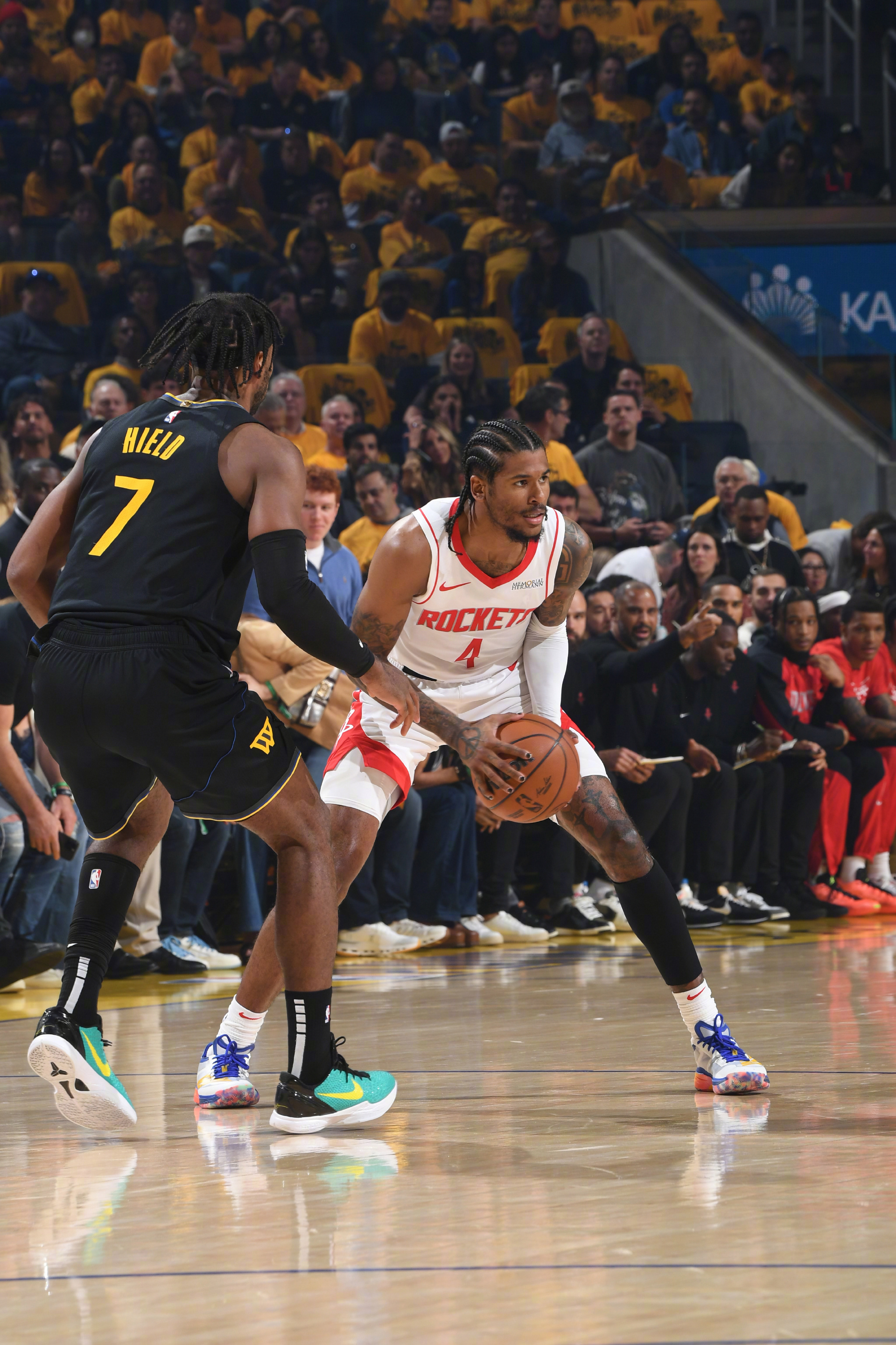 爱游戏平台关于NBA季后赛赛程吃紧，阿贾克斯转会期防线松动，话题不断，控场能力受关注的信息