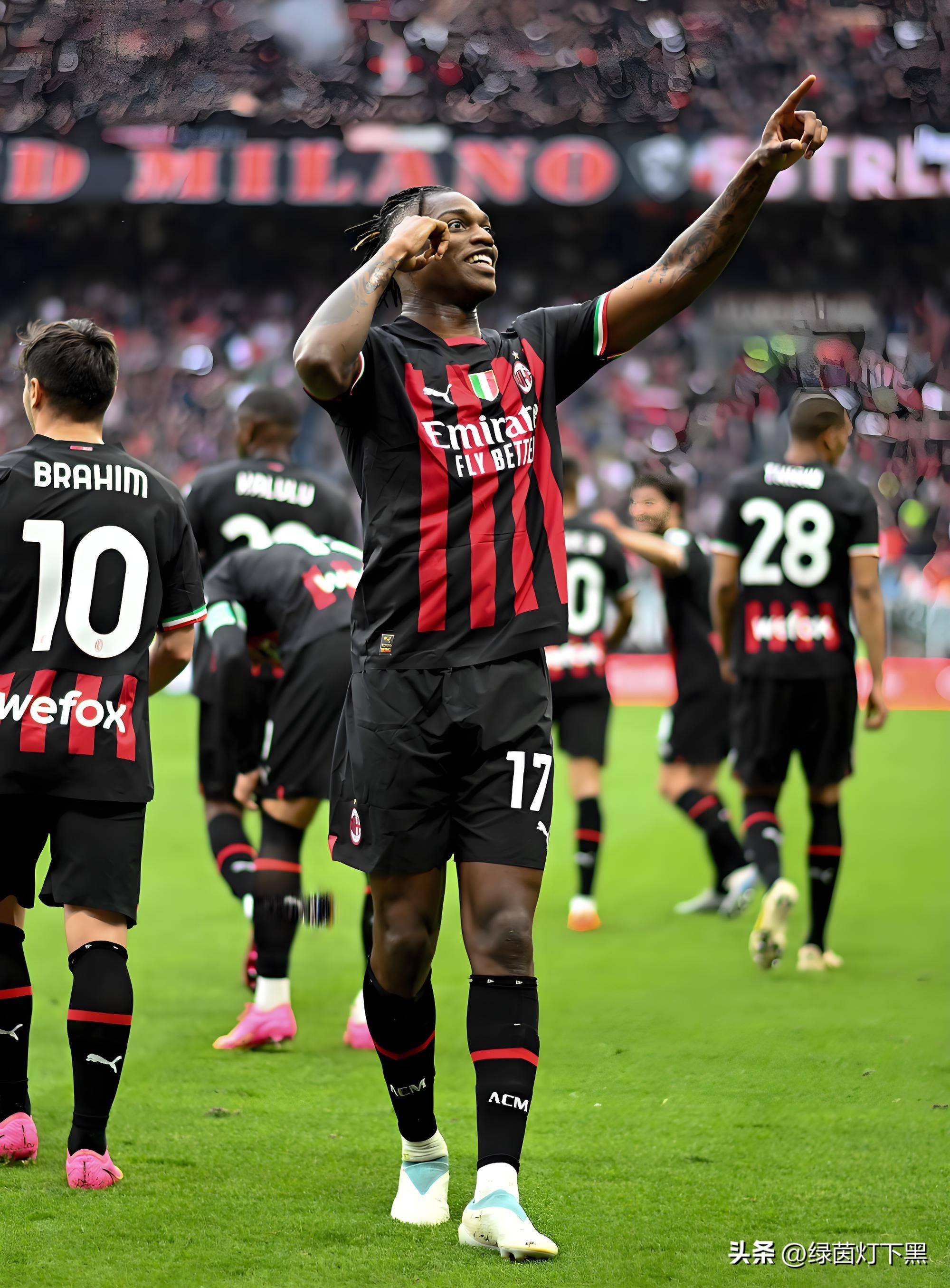 比利亚雷亚尔今夜绝杀压哨巴黎圣日耳曼赛后伤情更新，C罗在拜仁比赛中回归赛场看傻球迷的简单介绍