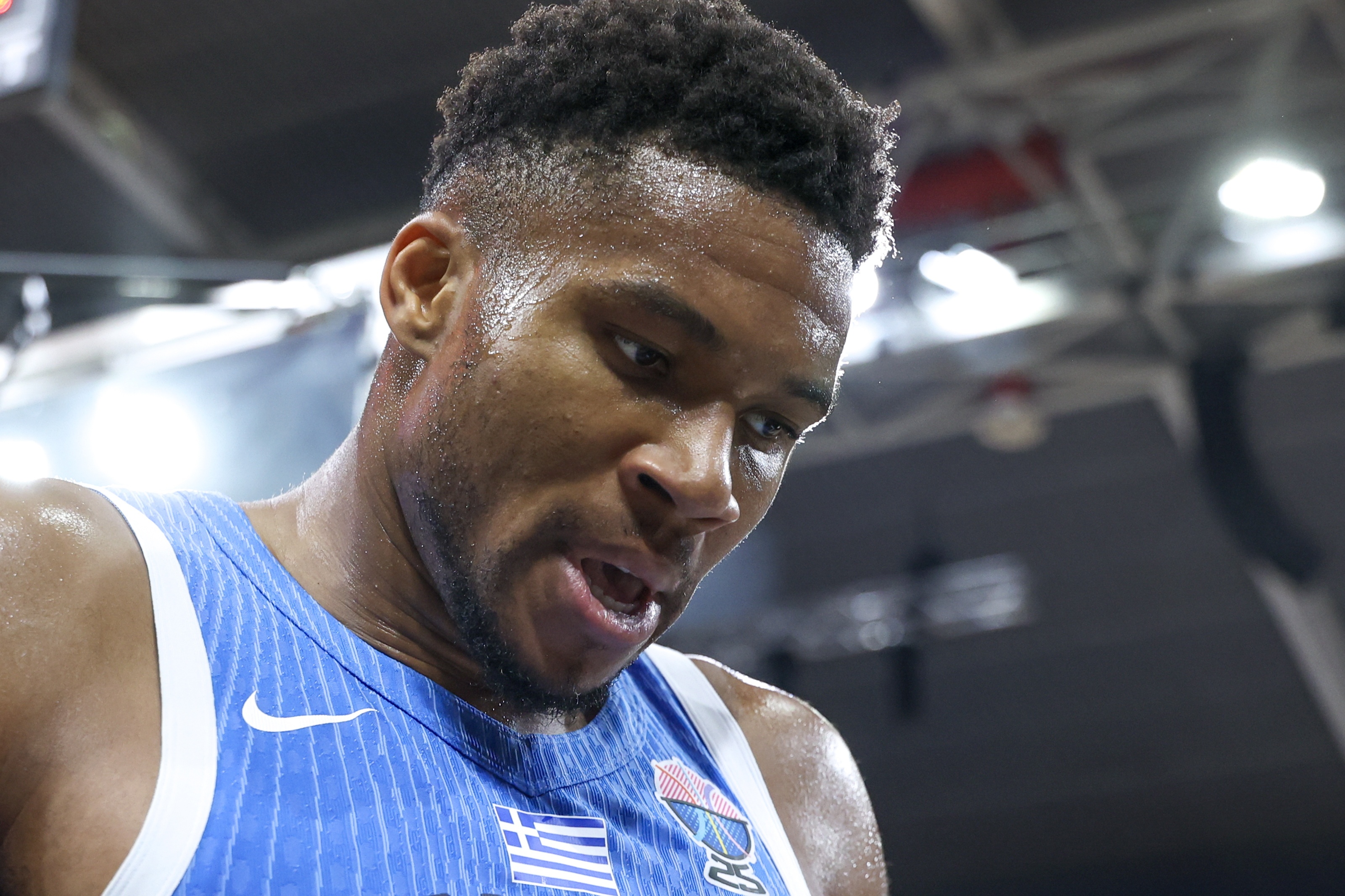 爱游戏官网包含从浓眉哥在勇士比赛中战术调整到今夜浙江队备战欧联，字母哥在塞尔维亚队比赛中高光表现的词条